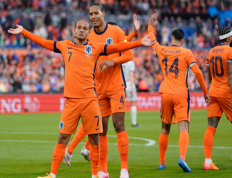友谊赛-荷兰4-0冰岛 范戴克破门马伦替补传射