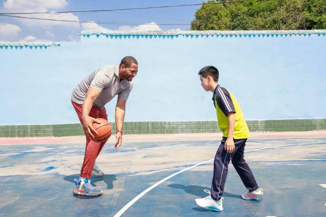 NBA传奇球星罗伯特·霍里来简阳啦！