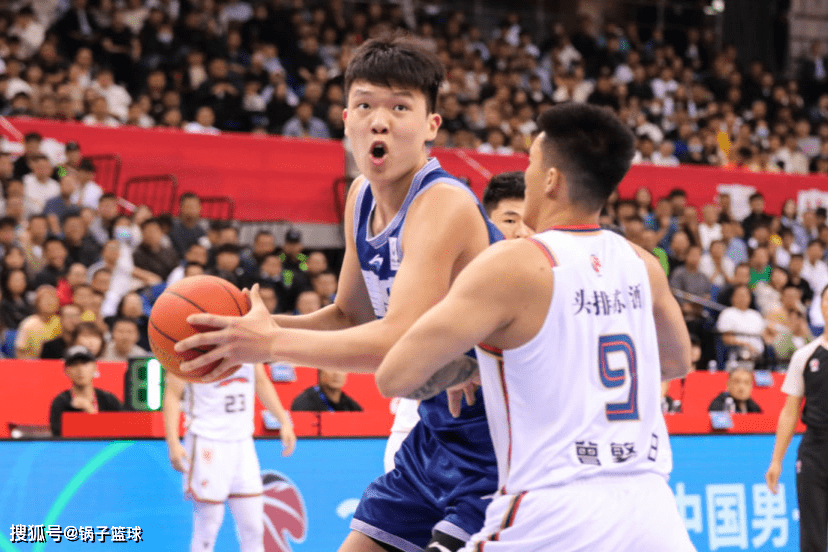 华丽劈扣+钉板大帽！小约基奇秀懵前NBA中锋 连续两双起点超姚明