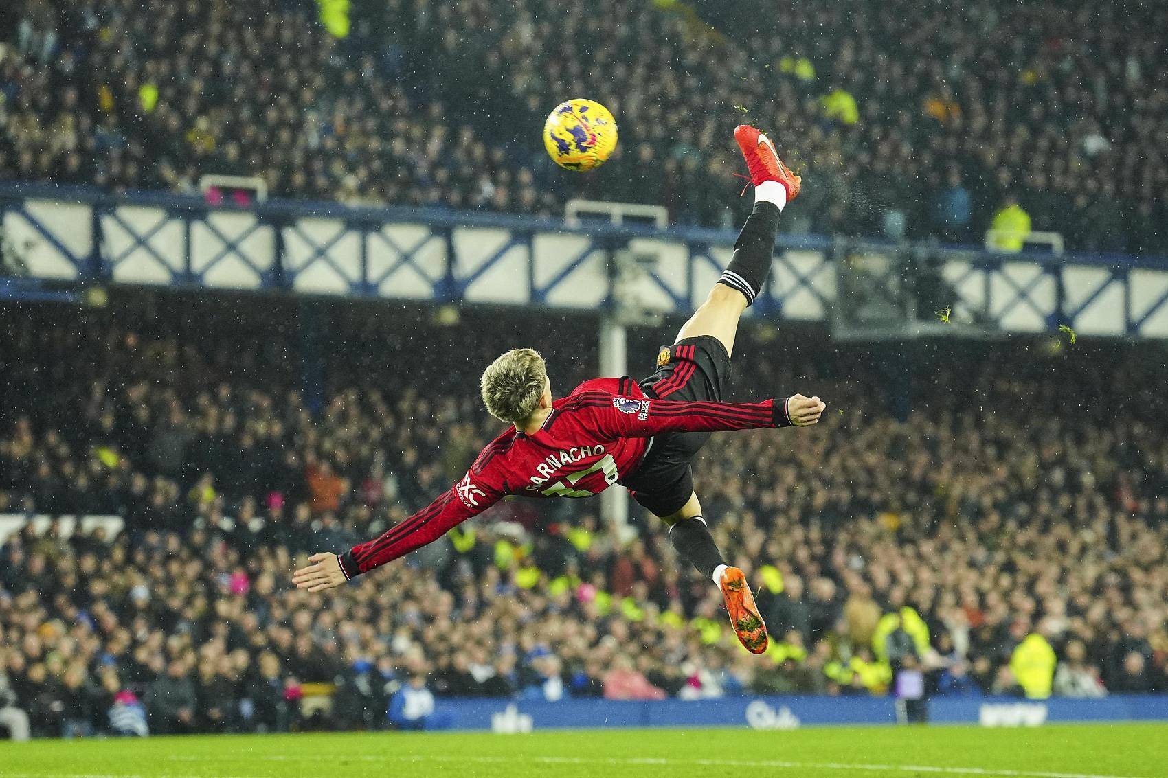 【英格兰足球联盟杯（EPL）】小将梅努首秀惊艳，曼彻斯特联大胜埃弗顿