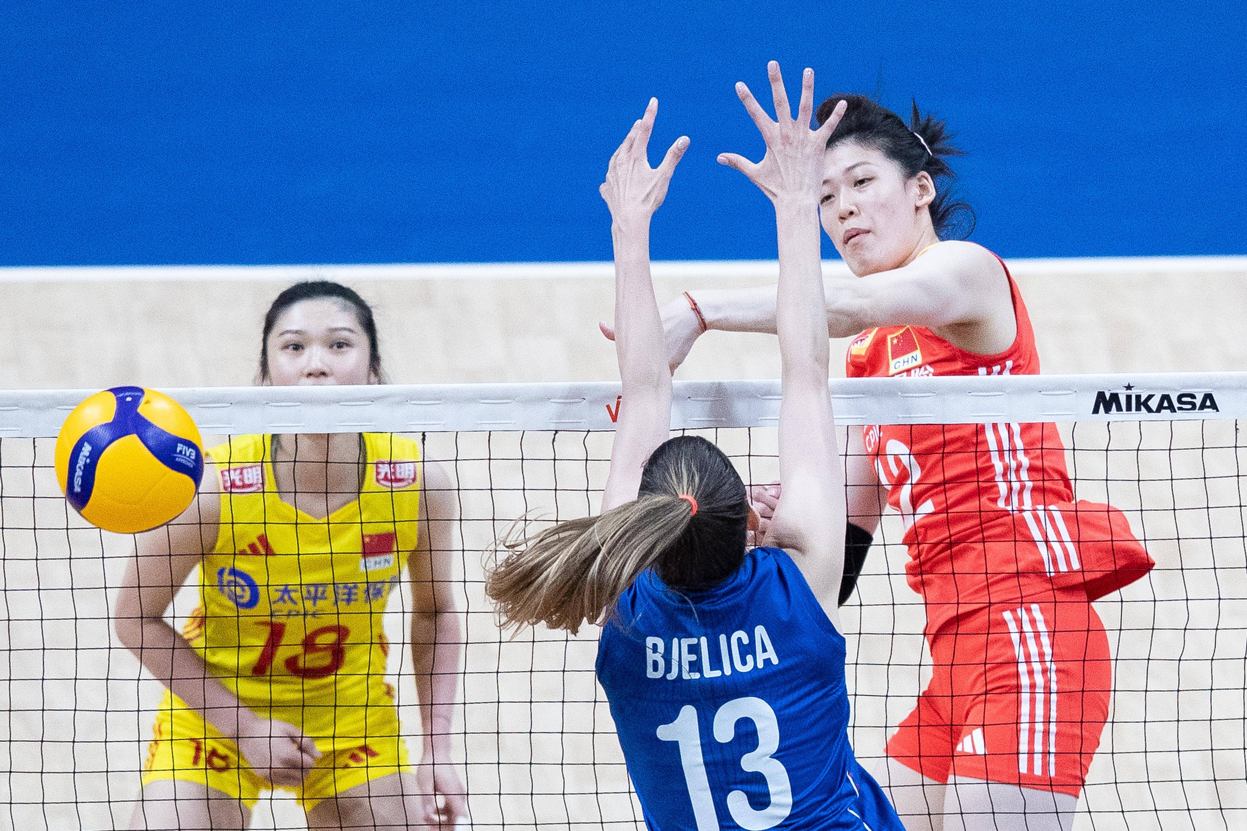 世界女排联赛：中国队胜塞尔维亚队