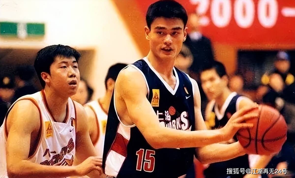 姚明打了8个赛季NBA，一共拿到9802分，那他5年CBA生涯拿了多少分