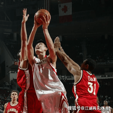 退役球衣+名人堂！姚明NBA生涯五大经典战役，单场狂砍41分上榜