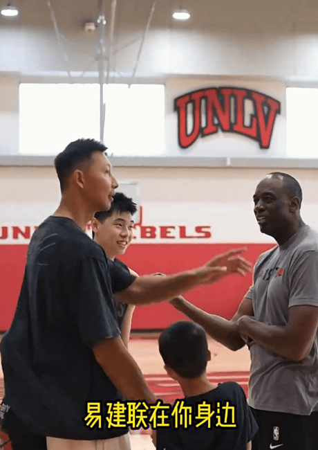 NBA午报｜易建联观战中国德比 布朗尼创新高 雷迪克嘲讽哈姆