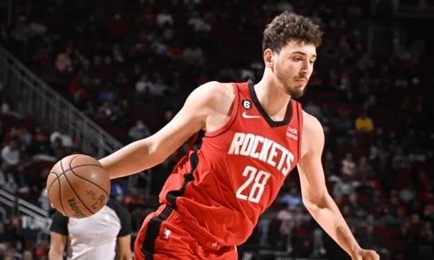 NBA一夜动态｜布朗尼鼓励队友 21届4人合约9亿 威少告别快船