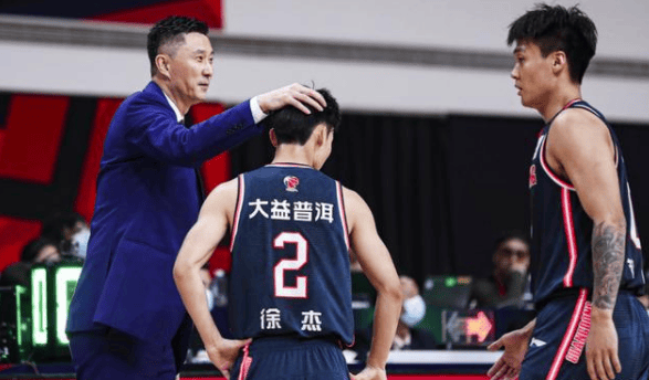 广东男篮喜从天降！胡明轩徐杰转战豪门，年轻内线又被NBA看中