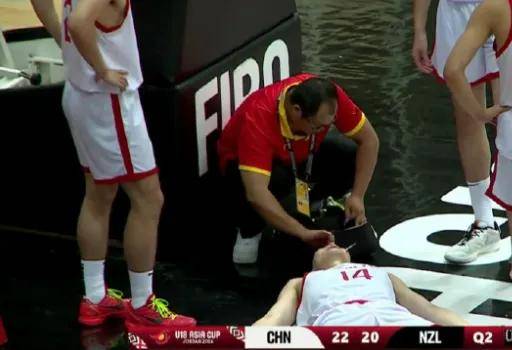 中国男篮金牌没了！半决赛15投砸出11铁！人家将来能打NBA……