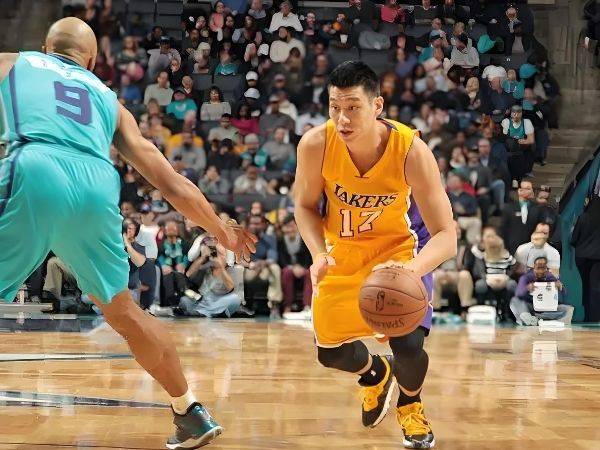 前NBA球星曝猛料：主动拒绝联手科比，后者称林书豪“屎”