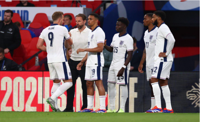 热身赛-英格兰0-1冰岛 凯恩帕尔默屡失良机
